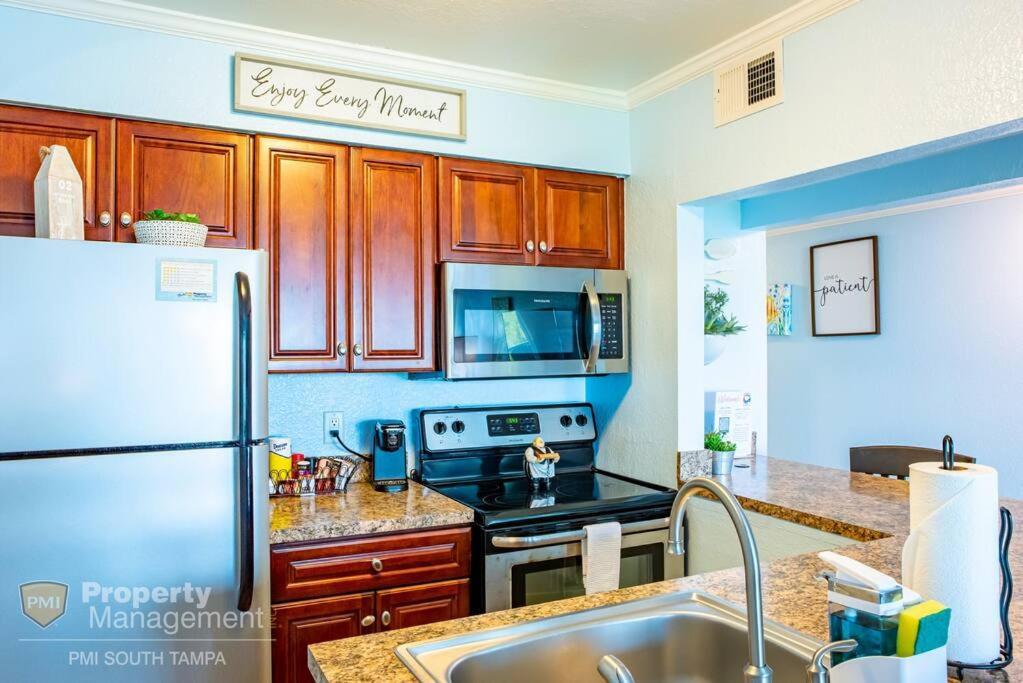 Holiday home Tropical Serenity-water View Heated Pool Tiki Bar *