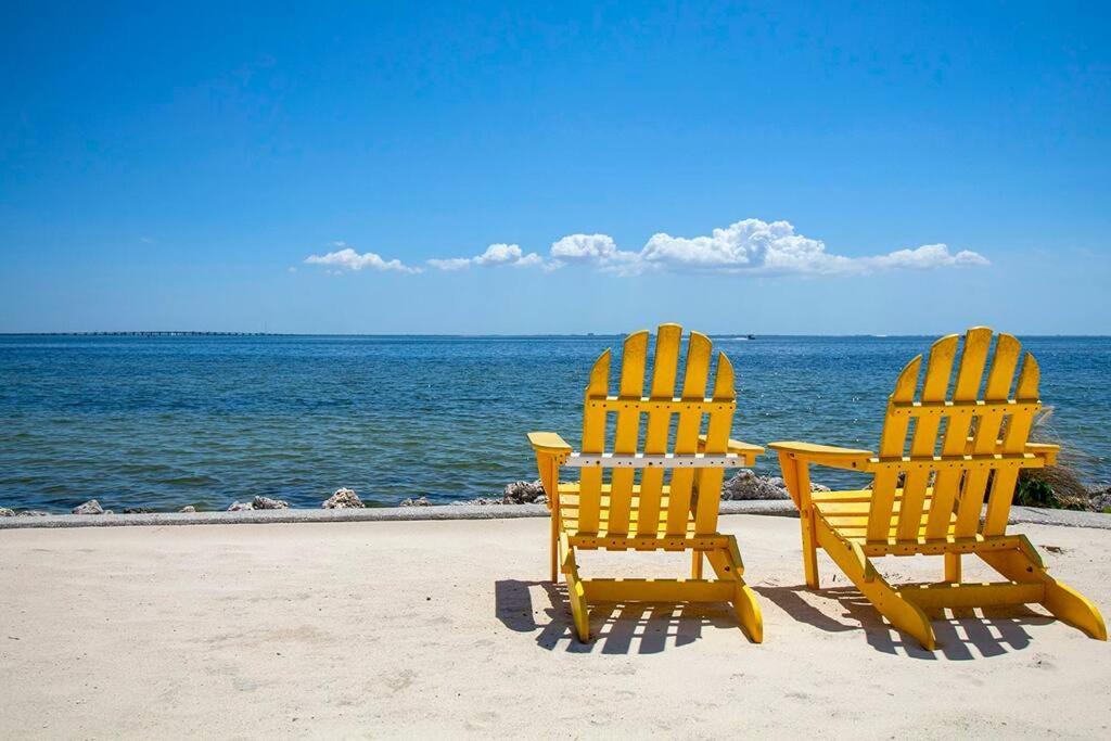 Holiday home Tropical Serenity-water View Heated Pool Tiki Bar *